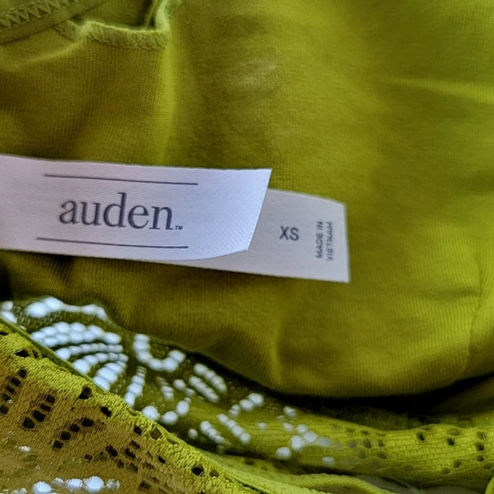Auden lightly lined